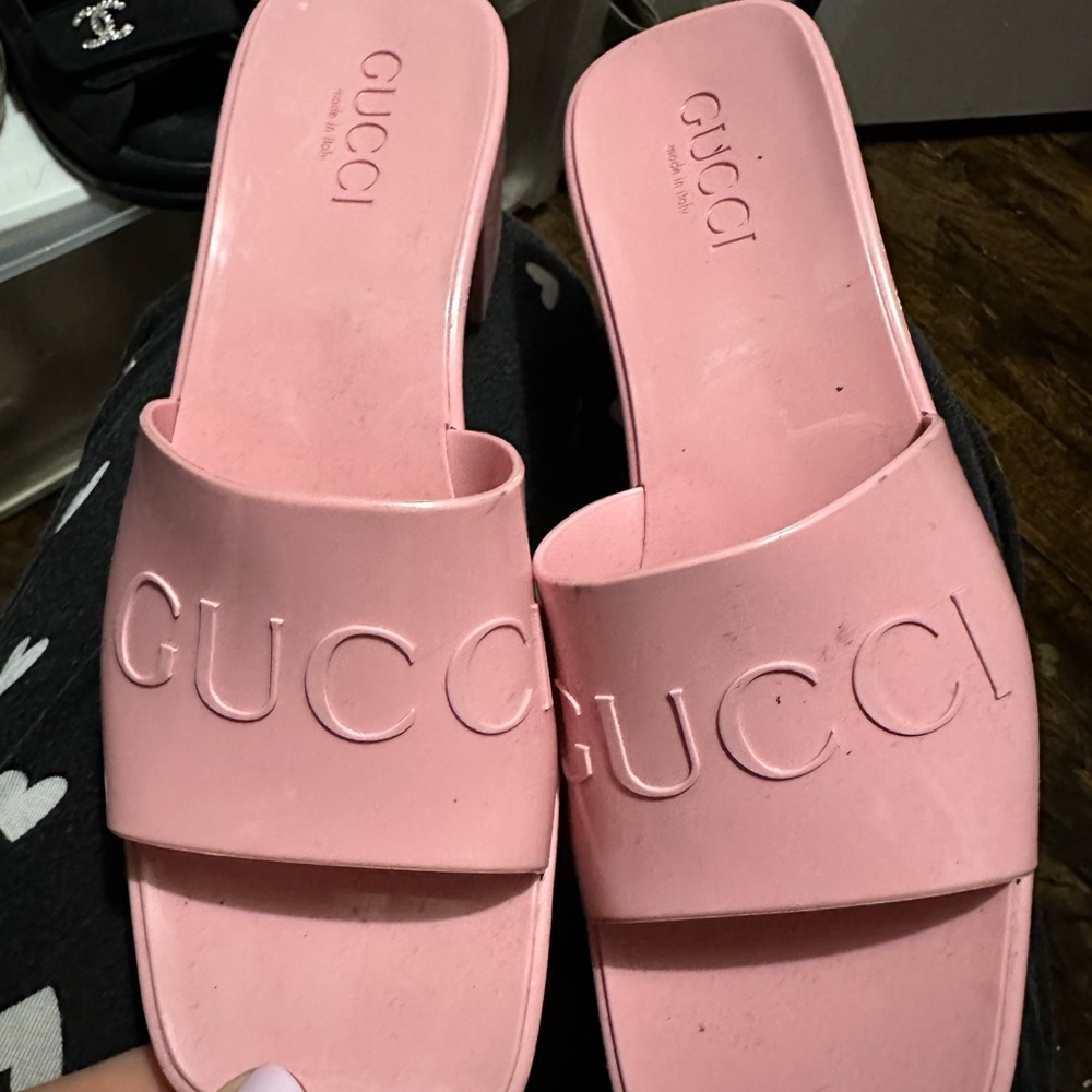 Gucci rubber low sandal